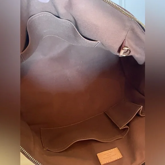 Louis Vuitton Tivoli GM Monogram - Picture 13 of 15